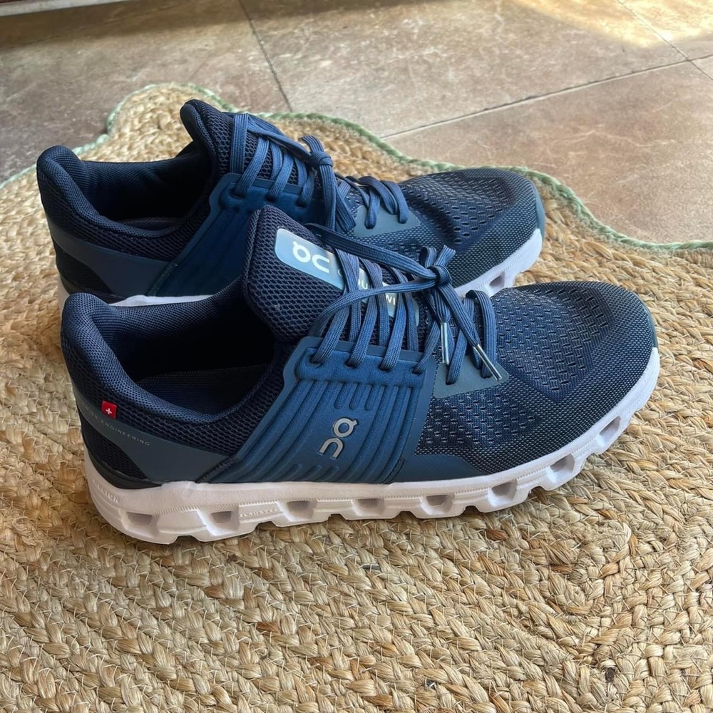 Size 10 men’s navy blue on clouds